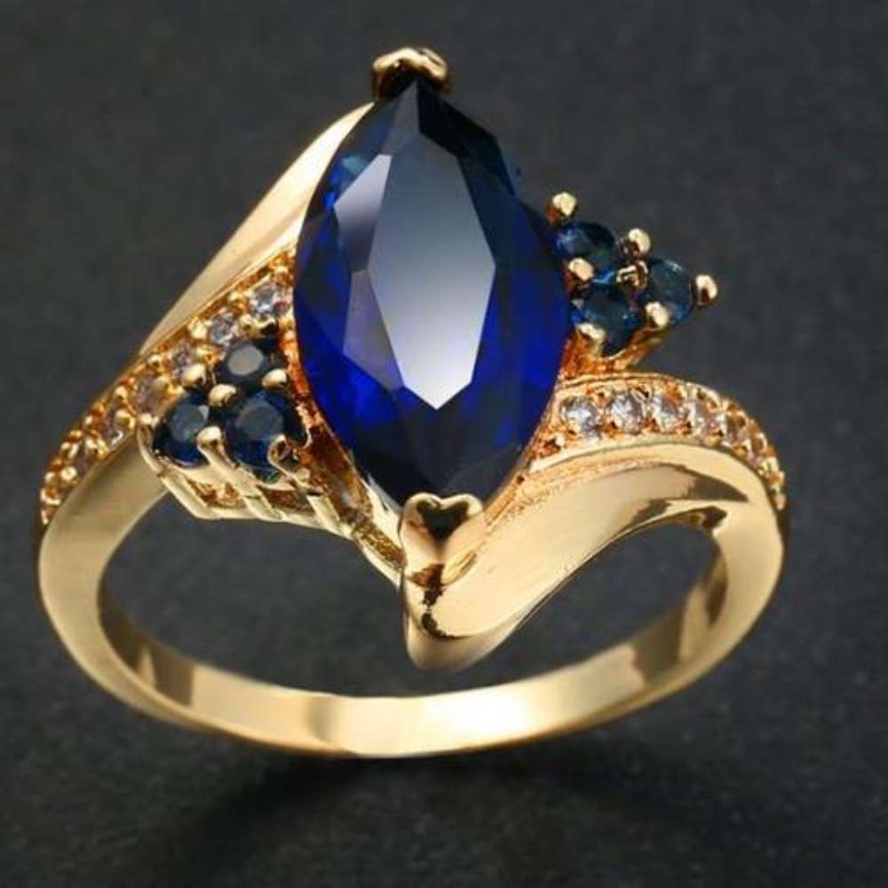 NEW Beautiful sapphire CZ .925 Ster Silver Ring